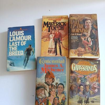 Lot of 25+ Western & Suspense Paperbacks – Louis L’Amour, J.A. Jance, and More