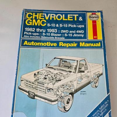 Lot of 5 Vintage Auto Repair Manuals – Chilton’s & Haynes (1970s–1990s)