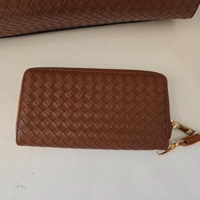 Women’s Fashion Bundle – Faux Woven Handbag with Matching Wallet and Vintage Yodelers Shearling Boots