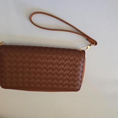 Women’s Fashion Bundle – Faux Woven Handbag with Matching Wallet and Vintage Yodelers Shearling Boots