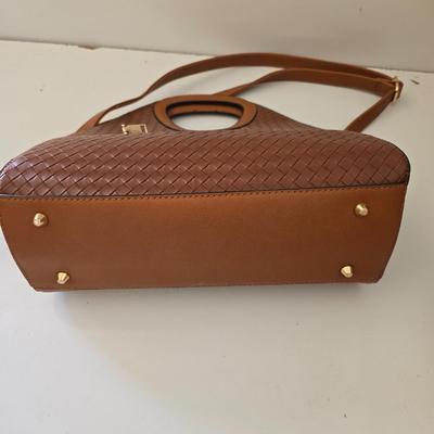 Women’s Fashion Bundle – Faux Woven Handbag with Matching Wallet and Vintage Yodelers Shearling Boots