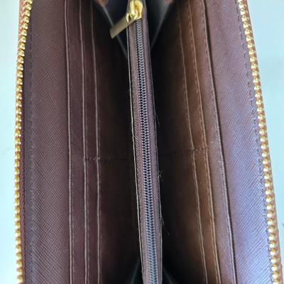 Women’s Fashion Bundle – Faux Woven Handbag with Matching Wallet and Vintage Yodelers Shearling Boots