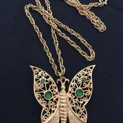 Beautiful vintage gold tone filigree butterfly necklace in excellent condition