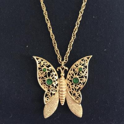 Beautiful vintage gold tone filigree butterfly necklace in excellent condition