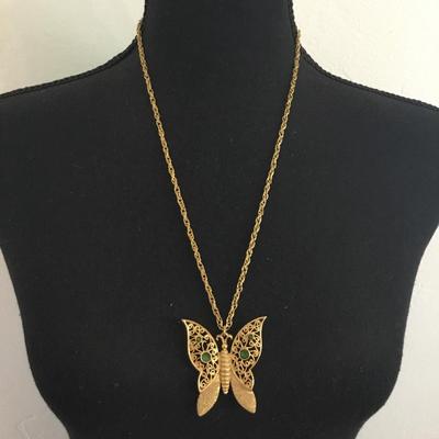 Beautiful vintage gold tone filigree butterfly necklace in excellent condition
