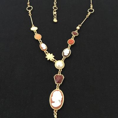 Designer Cabi Beautiful cameo necklace