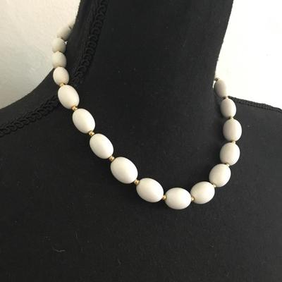 Beautiful vintage Monet, gold and white beaded collar necklace