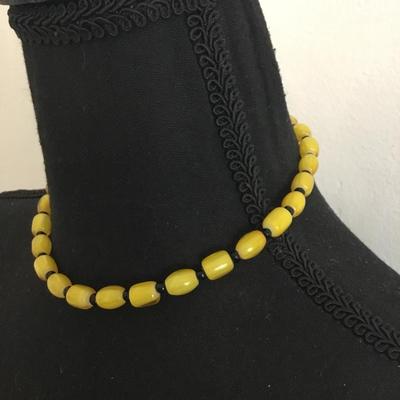 Cool yellow and black glass beaded choker, necklace, vintage