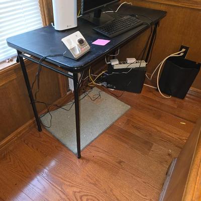 Folding table