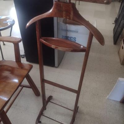 Mahogany Finish Clothes Butler
