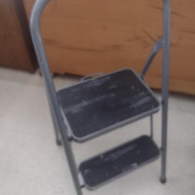 Easy Reach Folding Step Ladder