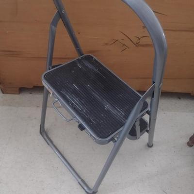 Easy Reach Folding Step Ladder