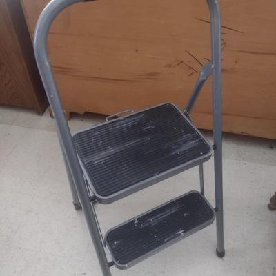 Easy Reach Folding Step Ladder