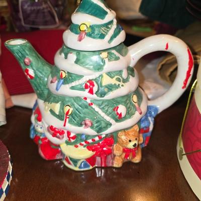 Christmas tea pot