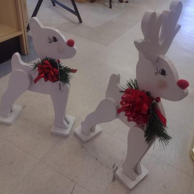 Pair of Wood Craft Holiday Reindeer