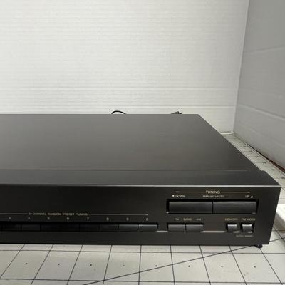 Technics ST-K50 AM/FM Quartz Synthesizer Stereo Tuner 
