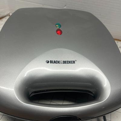 Black+Decker Belgian Waffle Maker with Nonstick Plates, Gray, WM1240MB