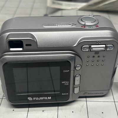 FUJIFILM 2600 2.0MP Digital Camera