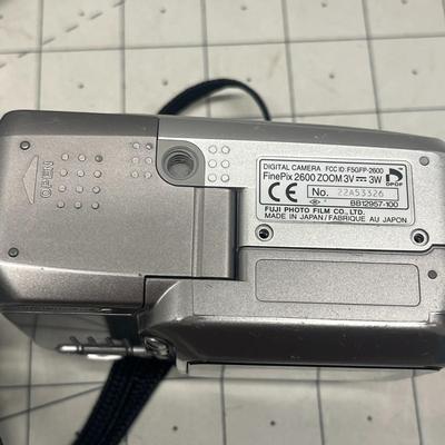 FUJIFILM 2600 2.0MP Digital Camera