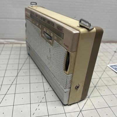 Vintage National 2-Band Transistor 9 Radio