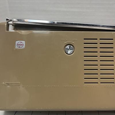 Vintage National 2-Band Transistor 9 Radio