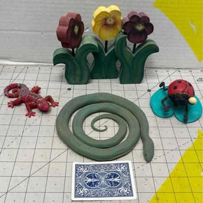 Colorful Metal and Wooden Garden Décor Set