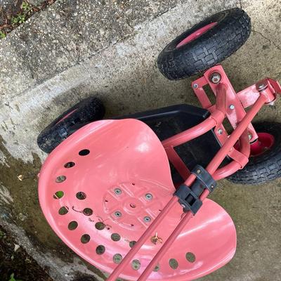 Garden Caddy w/ Pull Handle & Basket