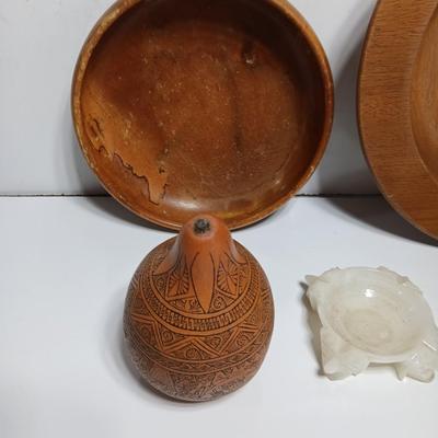 Mixed Decor & Display Lot – Wood Bowls, wooden Pyramid, Onyx ashtray, carved gourd and brass incent holder