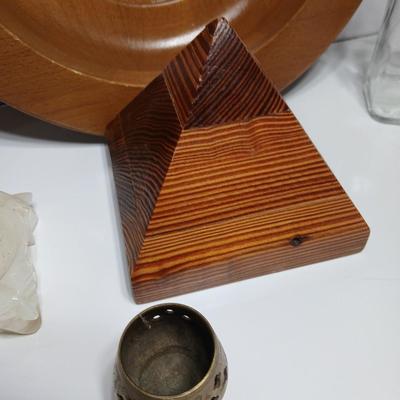 Mixed Decor & Display Lot – Wood Bowls, wooden Pyramid, Onyx ashtray, carved gourd and brass incent holder