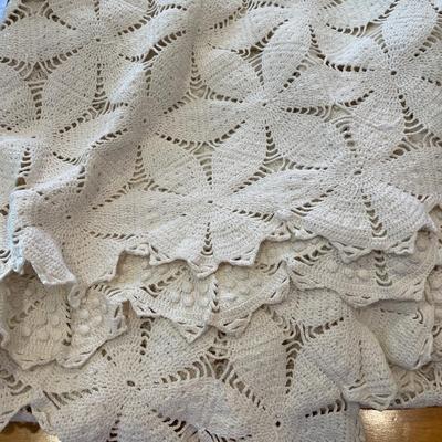 Cream crochet bedspread with doilies and runner