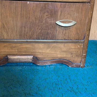 ANTIQUE CHEST OF DRAWERS
