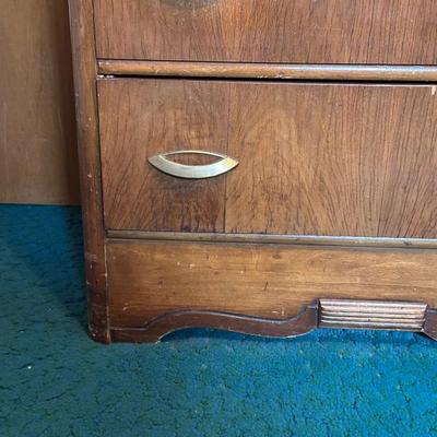 ANTIQUE CHEST OF DRAWERS