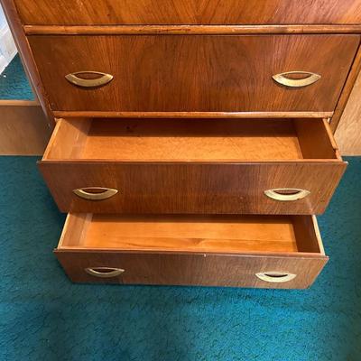 ANTIQUE CHEST OF DRAWERS