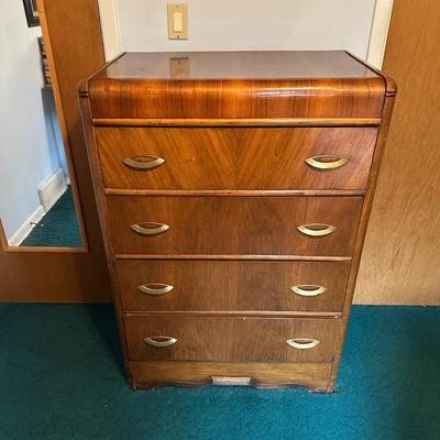 ANTIQUE CHEST OF DRAWERS