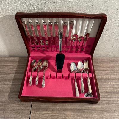 SILVER PLATED FLATWARE WITH CHEST 8 PLACE SETTING