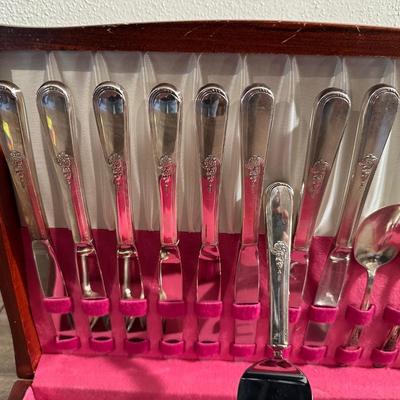 SILVER PLATED FLATWARE WITH CHEST 8 PLACE SETTING