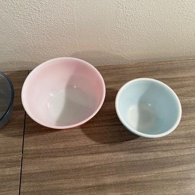 PYREX BOWLS AND BAKING DISHES