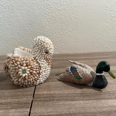 A COLLECTION OF DECORATIVE ANIMALS