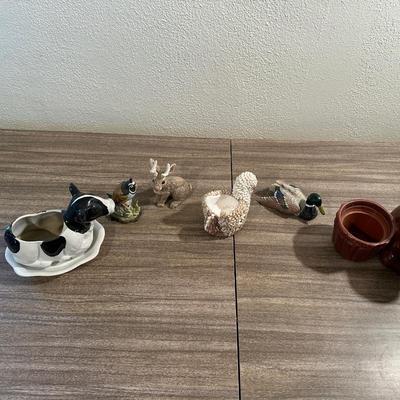 A COLLECTION OF DECORATIVE ANIMALS