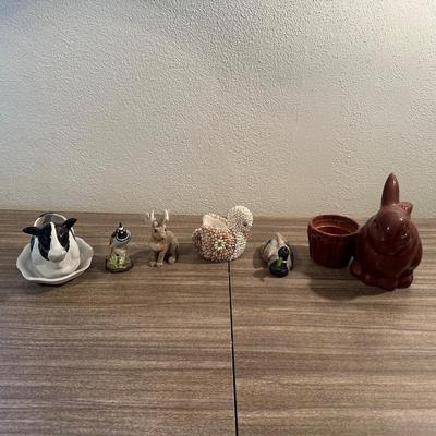 A COLLECTION OF DECORATIVE ANIMALS
