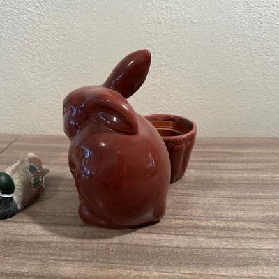 A COLLECTION OF DECORATIVE ANIMALS