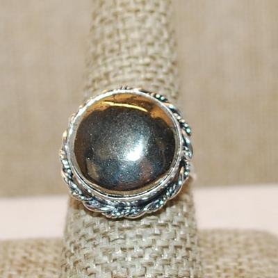 Size 9 Marked .925 Round Shaped & Swirled Rope Surround GOLD PYRITE Gemstone Ring on a Silver-Plated Band (7.5g)