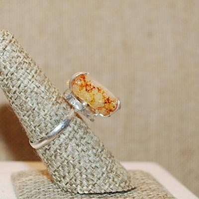 Size 7½ Marked .925 AMBER & WHITE 4 Prong SOLAR QUARTZ DRUZY Gemstone Ring on a Silver-Plated Band (4.8g)