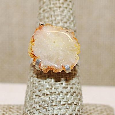 Size 7½ Marked .925 AMBER & WHITE 4 Prong SOLAR QUARTZ DRUZY Gemstone Ring on a Silver-Plated Band (4.8g)