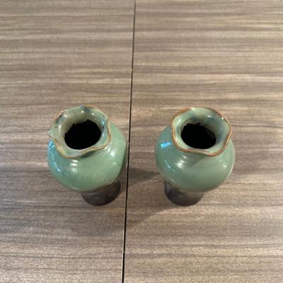 HABERSHAM CANDLE AND 2 CLAY VASES