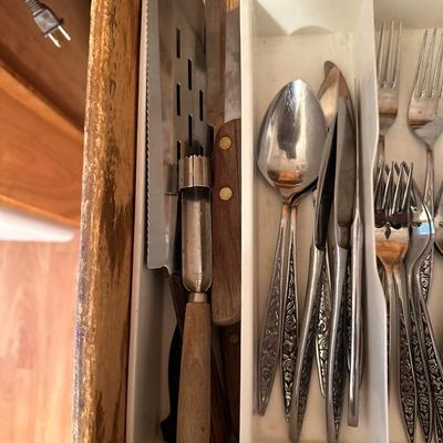 FLATWARE, CUTLERY AND KITCHEN UTENSILS