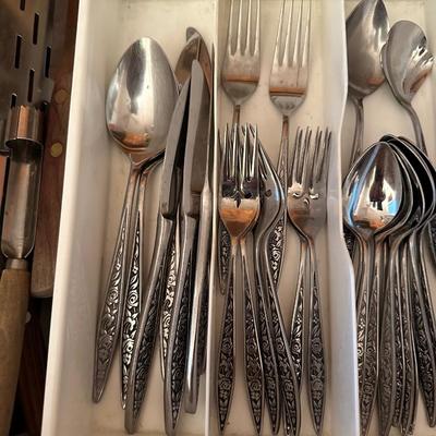 FLATWARE, CUTLERY AND KITCHEN UTENSILS