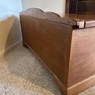 HOPE CHEST ON CASTERS