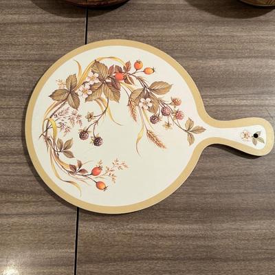MELAMINE CHOPPING BOARD AND WOODEN SERVING PIECES