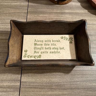 MELAMINE CHOPPING BOARD AND WOODEN SERVING PIECES